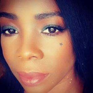 Meet your Posher, Evelyn